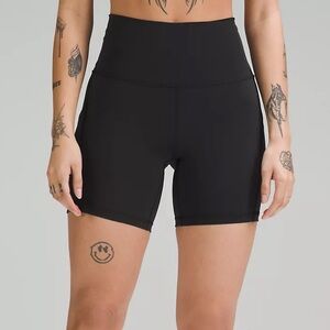 Lululemon high rise bike shorts with pockets - size 8